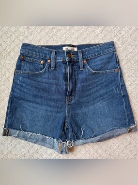 Madewell high-rise denim raw hem shorts. Women’s size 25